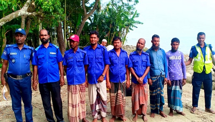 ভোলায় মা ইলিশ শিকারের অপরাধে গ্রাম পুলিশ সহ ১১ জনের জেল-জড়িমানা