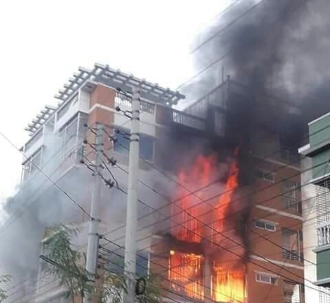 কুষ্টিয়ায় বহুতলা ভবনে অগ্নিকান্ড, দুইটি ফ্লোরের সবকিছু ভস্মিভুত