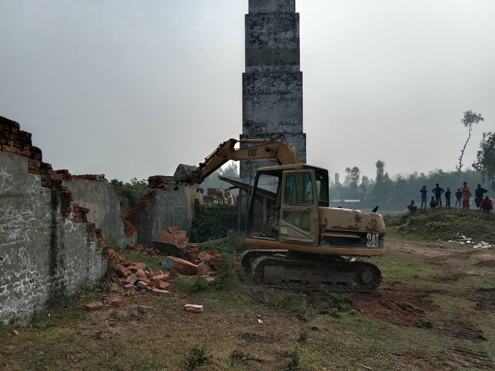 উলিপুরে ১টি অবৈধ ইটভাটা গুঁড়িয়ে দিল পরিবেশ অধিদপ্তর