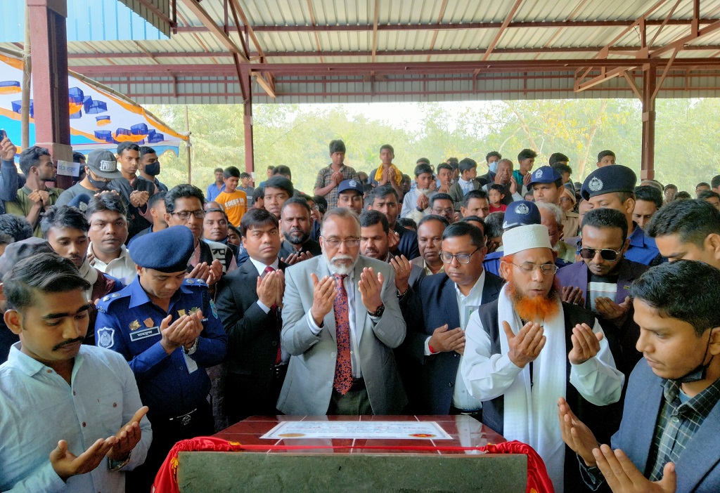 উলিপুরে রেলওয়ে স্টেশনের এপ্রোচ রোড ও কার পার্কিং এরিয়ার পুনঃনির্মাণ কাজের উদ্বোধন