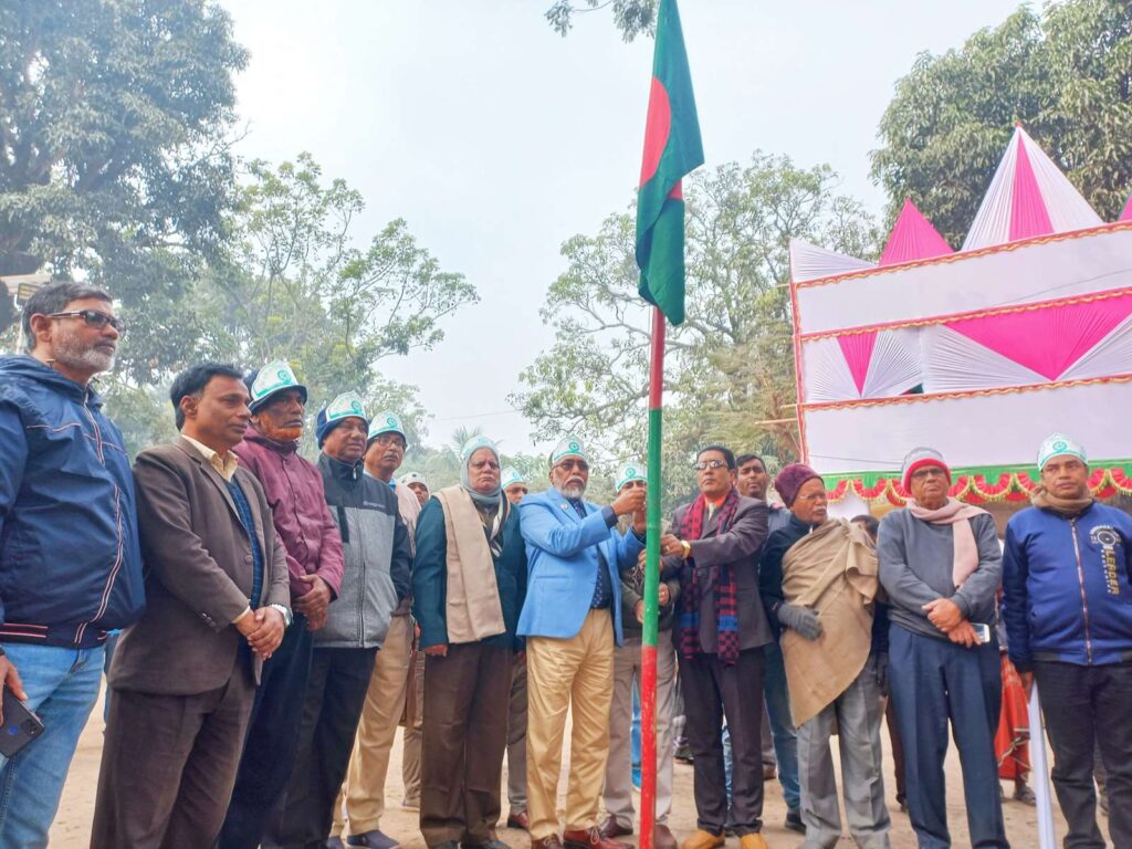 বেলা ১১টায় শহীদ মিনার ও বিজয় মঞ্চ চত্বরে জাতীয় পতাকা উত্তোলনের মাধ্যমে লোকজ উৎসবের উদ্বোধন ঘোষণা করেন, স্থানীয় সংসদ সদস্য অধ্যাপক এমএ মতিন।