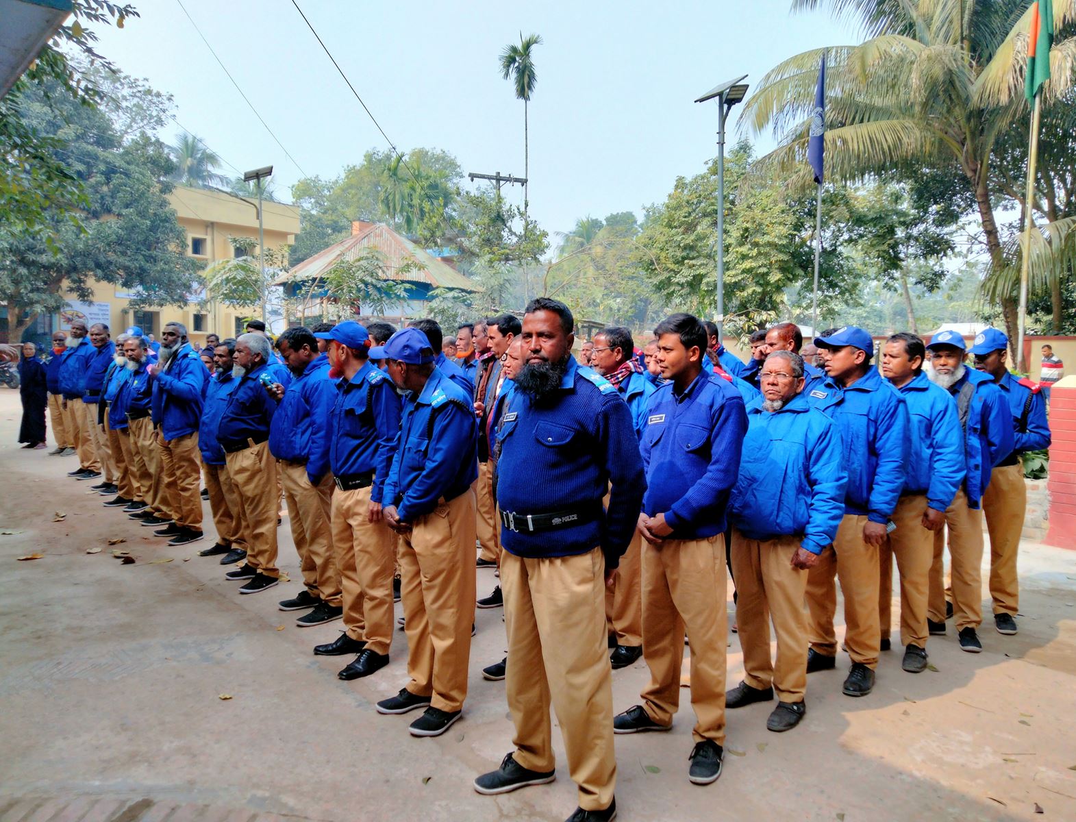 ৭মাস ধরে বেতন-ভাতা না পেয়ে মানবেতর জীবনযাপন ১২০জন গ্রাম পুলিশের