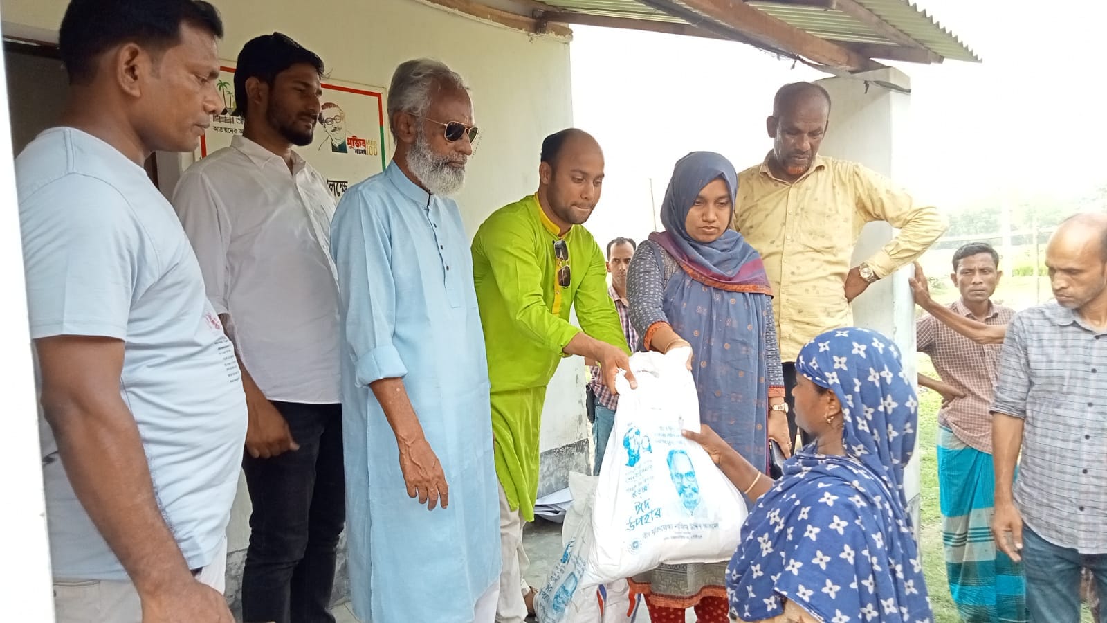 আশ্রয়ণের দুই শতাধিক বাসিন্দা পেলো এমপি’র ঈদ উপহার