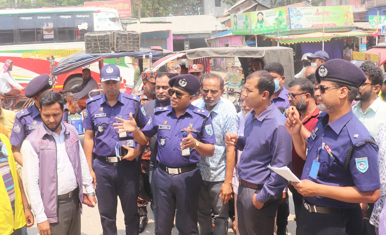 ঈদ যাত্রা সবার স্বস্তিদায়ক করতে কাজ করছে গাইবান্ধা জেলা পুলিশ