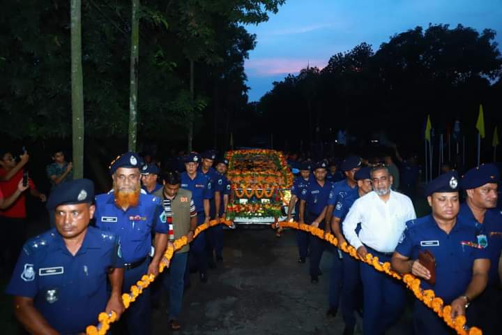 চাঁপাইনবাবগঞ্জ থেকে বিদায় নিলেন পুলিশ সুপার রকিব