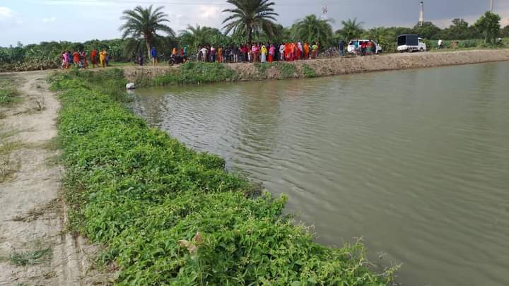 চাঁপাইনবাবগঞ্জে পুকুর থেকে নারীর বস্তাবন্দী মরদেহ উদ্ধার