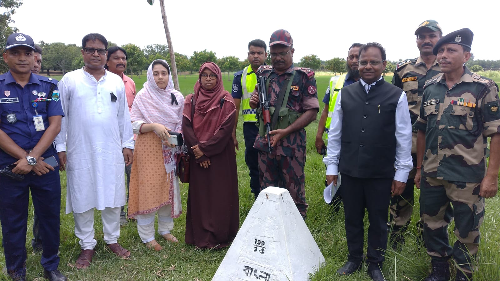 চাঁপাইনবাবগঞ্জে ভারতীয় সহকারী হাই কমিশনারের সীমান্ত হাটের জায়গা পরিদর্শণ