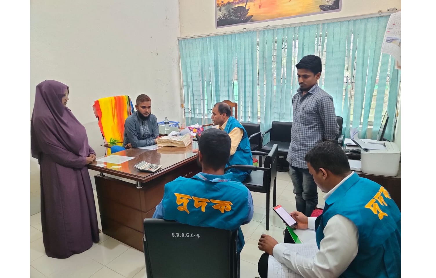 গৌরীপুর সাব-রেজিস্ট্রি কার্যালয়ে দুদকের অভিযান
