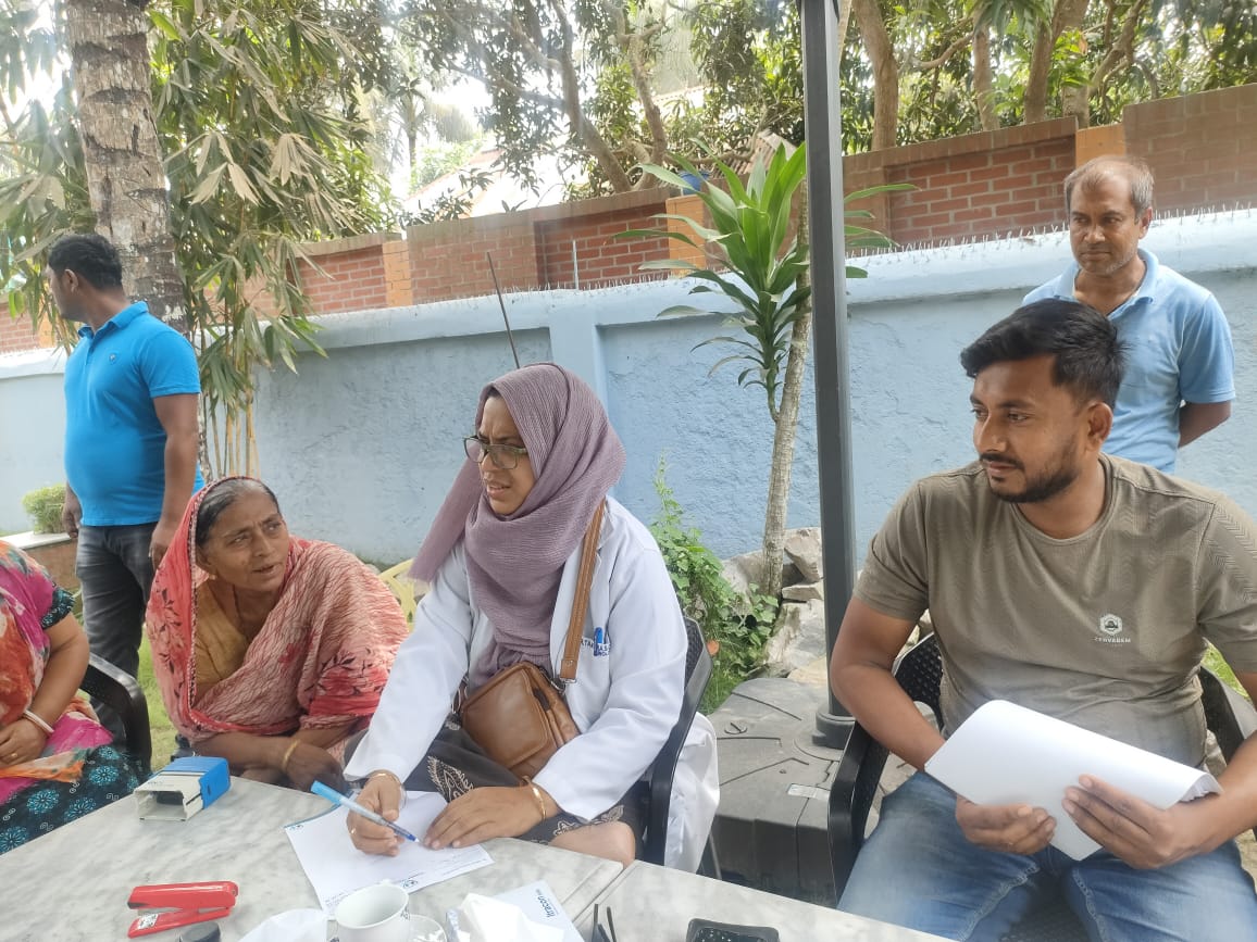 রাহমাতুননেসা চ্যারিটির উদ্যোগে বিনামূল্যে চিকিৎসাসেবা প্রদান