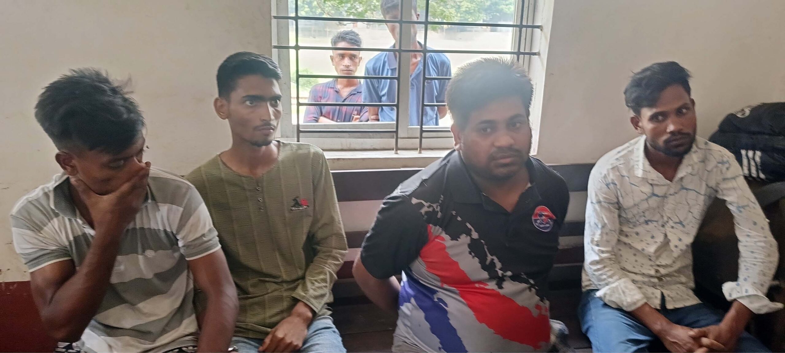 গৌরীপুর রেলওয়ে স্টেশন থেকে নারী যাত্রী অপহরণ : ৫ ঘন্টা পর উদ্ধার, আটক-৪