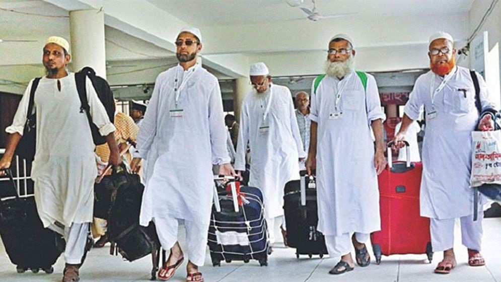 পবিত্র হজ শেষে ফিরছেন হাজিরা