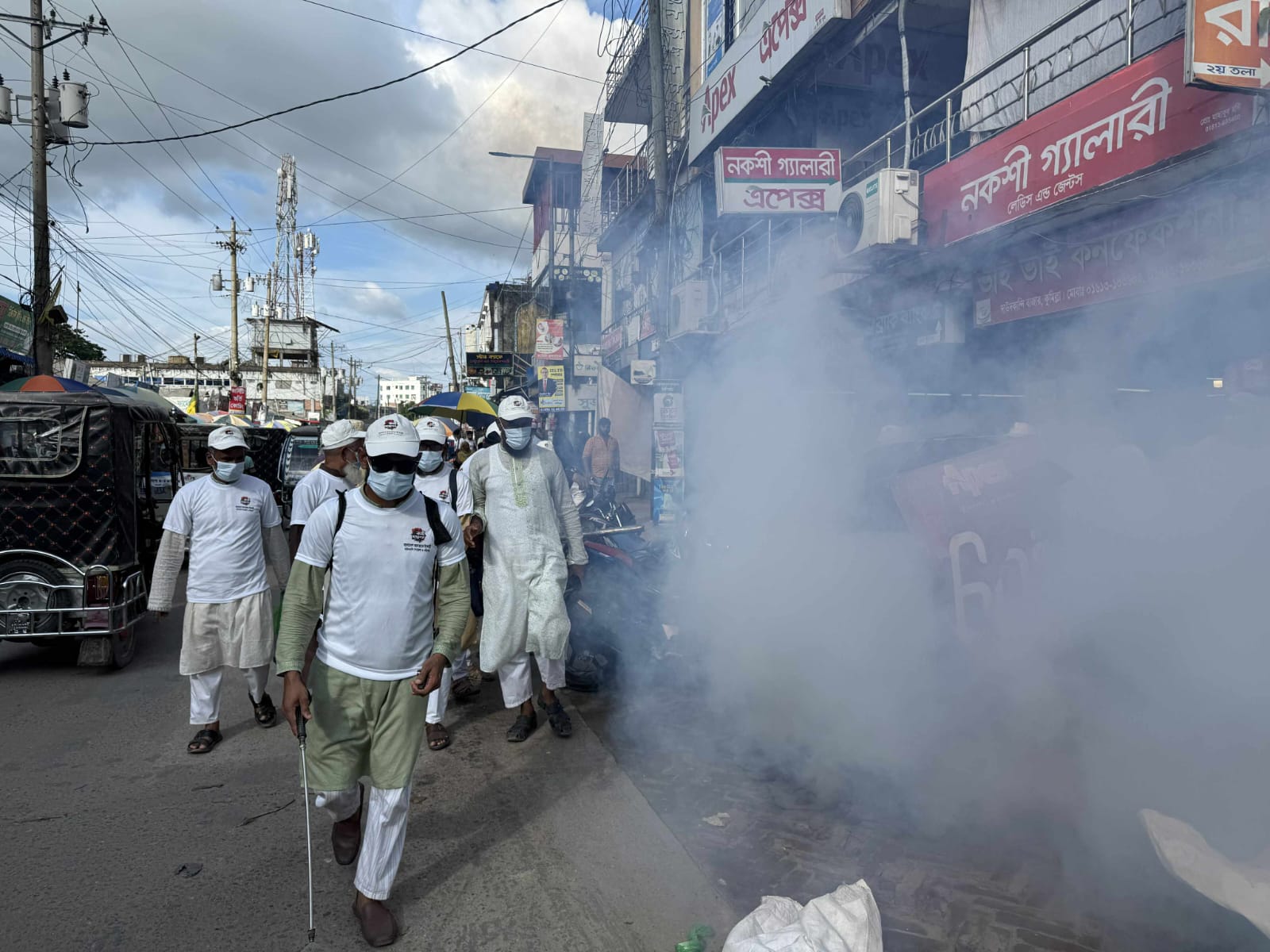 ডেঙ্গুর হটস্পটে দিনভর জামায়াত ইসলামীর মশক নিধন কর্মসূচি