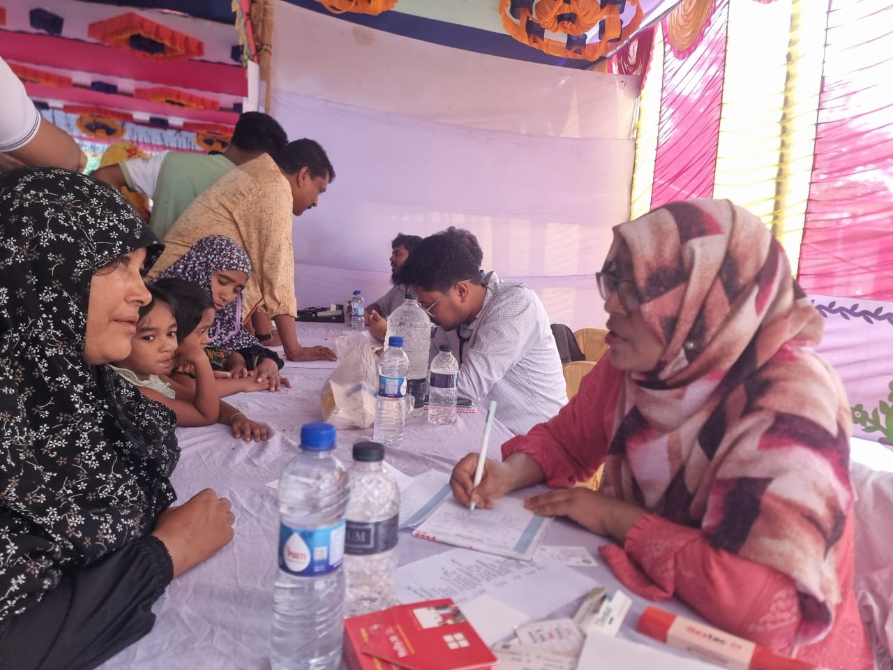মোশাররফ ফাউন্ডেশনের উদ্যোগে বিনামূল্যে দিনব্যাপী স্বাস্থ্য সেবা প্রদান