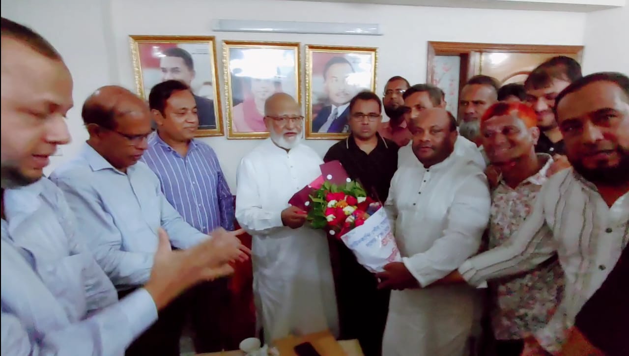 ড. খন্দকার মোশাররফ হোসেনের সঙ্গে দাউদকান্দি পৌর স্বেচ্ছাসেবক দলের সৌজন্য সাক্ষাত ও মতবিনিময় সভা