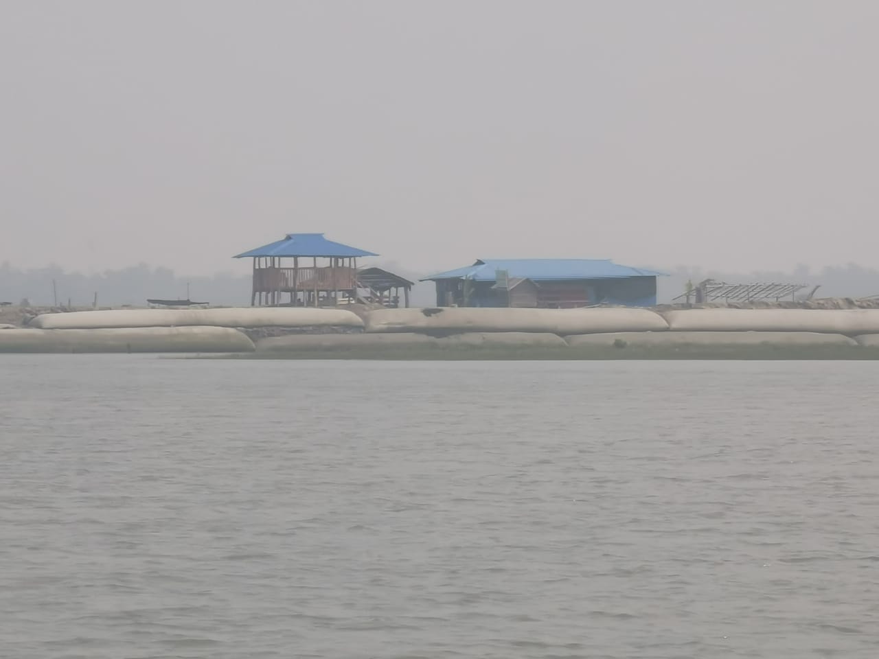 সরকারি ম্যানগ্রোভ বন জ্বালিয়ে চিংড়ি ঘের!