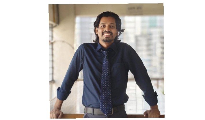 দাউদকান্দিতে ট্রাভেলারের সর্বস্ব লুটে নিল ছিনতাইকারী