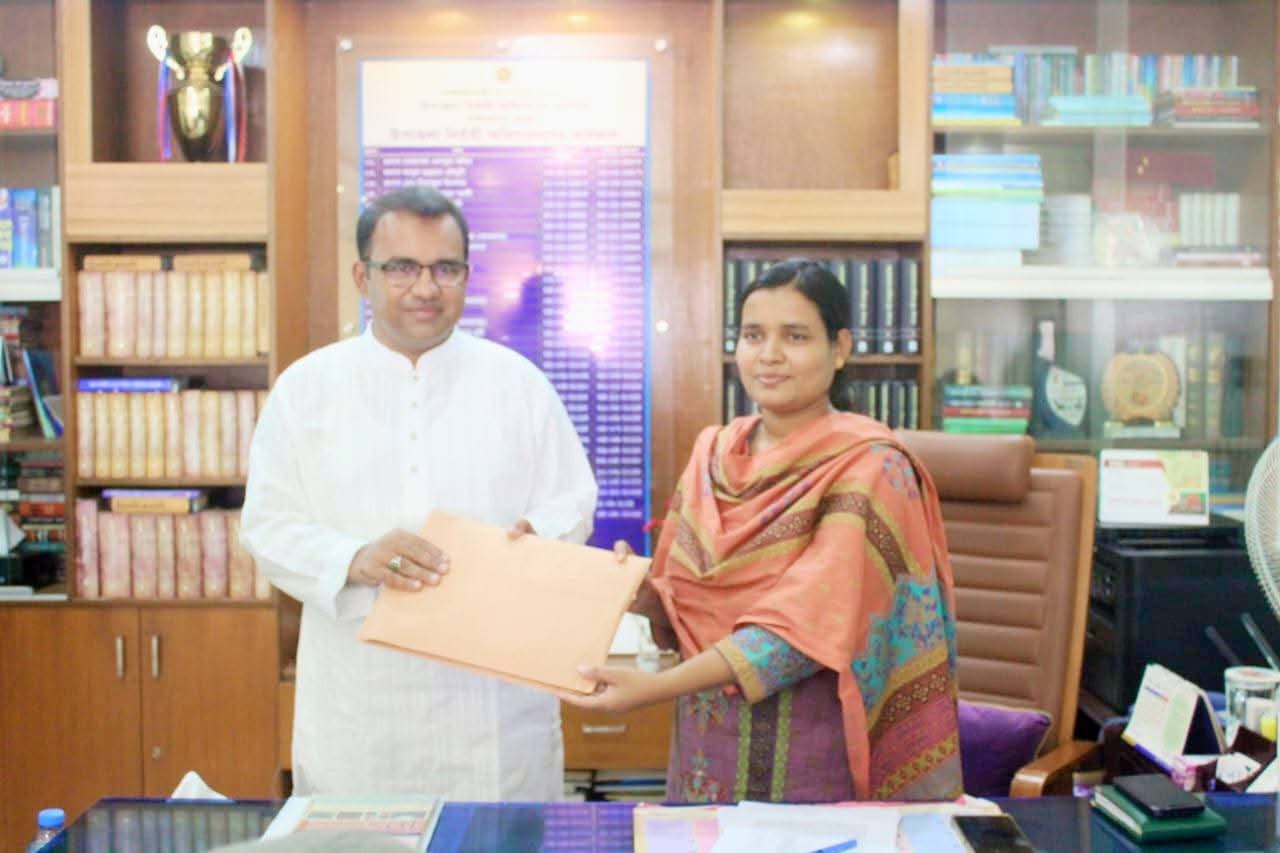 কুমিল্লা-১ আসনে পিতার পক্ষে মনোনয়ন সংগ্রহ করলেন পুত্র