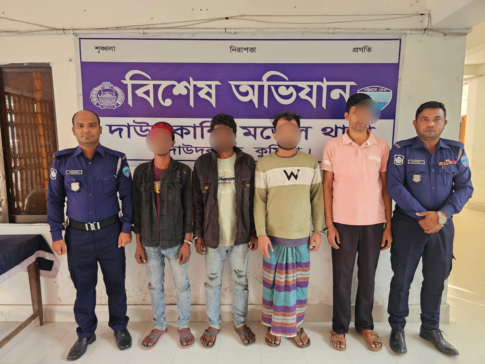 দাউদকান্দিতে সাজাপ্রাপ্তসহ ৪ আসামী গ্রেপ্তার