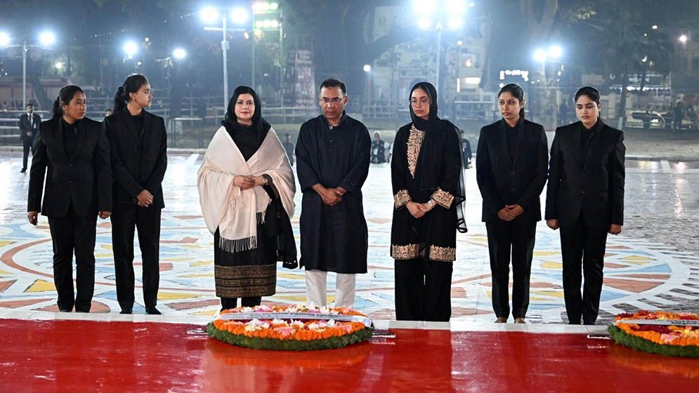 শহীদ রাষ্ট্রপতি জিয়াউর রহমান-খালেদা জিয়ার পরিবারের পক্ষ থেকে শ্রদ্ধা নিবেদন