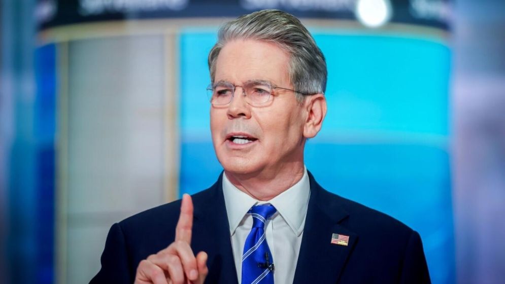 আজ রাতে ইরানে ‘সবচেয়ে বড় বোমাবর্ষণ’ চালানোর হুমকি মার্কিন অর্থমন্ত্রীর