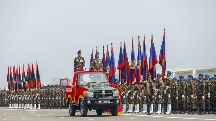 স্বাধীনতা দিবসে প্যারেড গ্রাউন্ডে গর্বের আবহ — ১৮ বছর পর বর্ণিল কুচকাওয়াজ