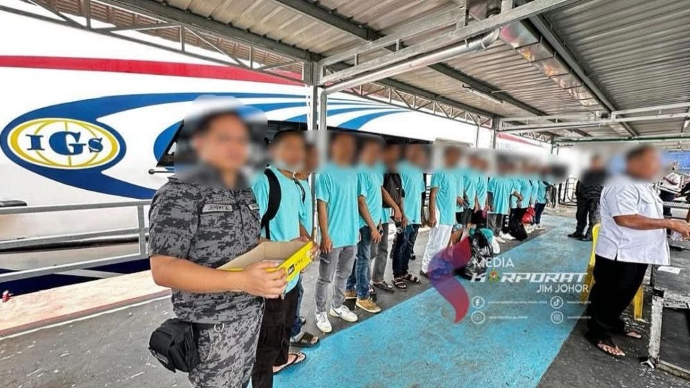 ২৮ বাংলাদেশিসহ ১৭৫ অভিবাসীকে ফেরত পাঠাল মালয়েশিয়া, কালো তালিকায় সবাই