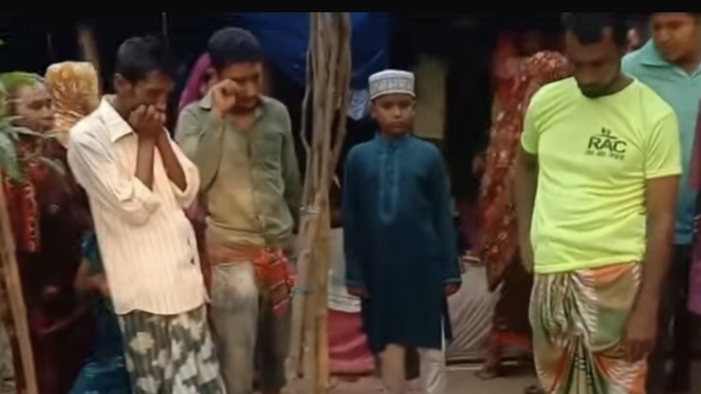 নওগাঁয় এক পরিবারের চারজনকে নৃশংস হত্যা, ডাকাতির সন্দেহ