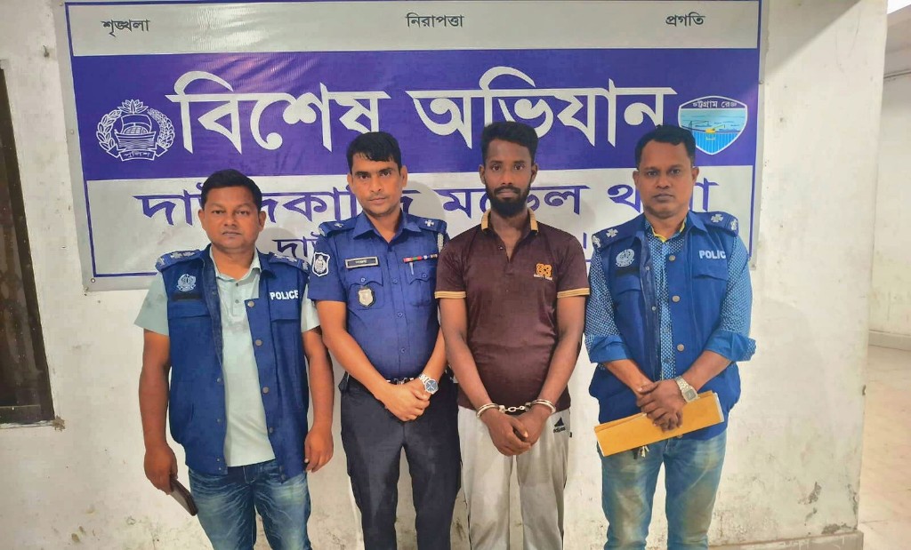 দাউদকান্দি মডেল থানার অভিযানে হত্যা ও মাদক মামলার ৬ পরোয়ানাভুক্ত আসামি গ্রেপ্তার