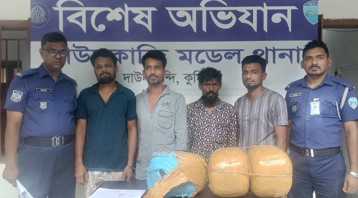 দাউদকান্দিতে পৃথক অভিযানে গাঁজা ও ইয়াবাসহ ৪ মাদক ব্যবসায়ী গ্রেফতার