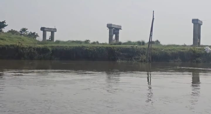 গোমতীর ভাঙনে বিলীন হওয়ার শঙ্কায় শত কোটি টাকার স্বপ্নের সেতু