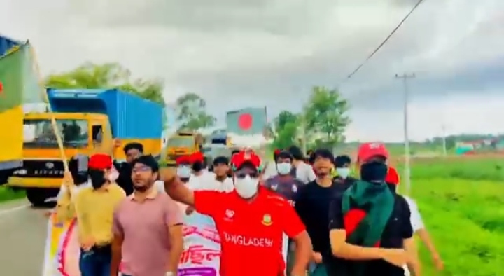 দাউদকান্দিতে নিষিদ্ধ ঘোষিত ছাত্রলীগের ঝটিকা মিছিল, ভিডিও ভাইরাল