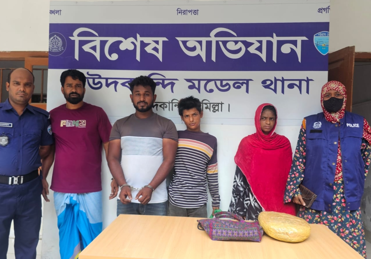 দাউদকান্দিতে পৃথক অভিযানে মাদক ব্যবসায়ীসহ ৪ জন গ্রেফতার