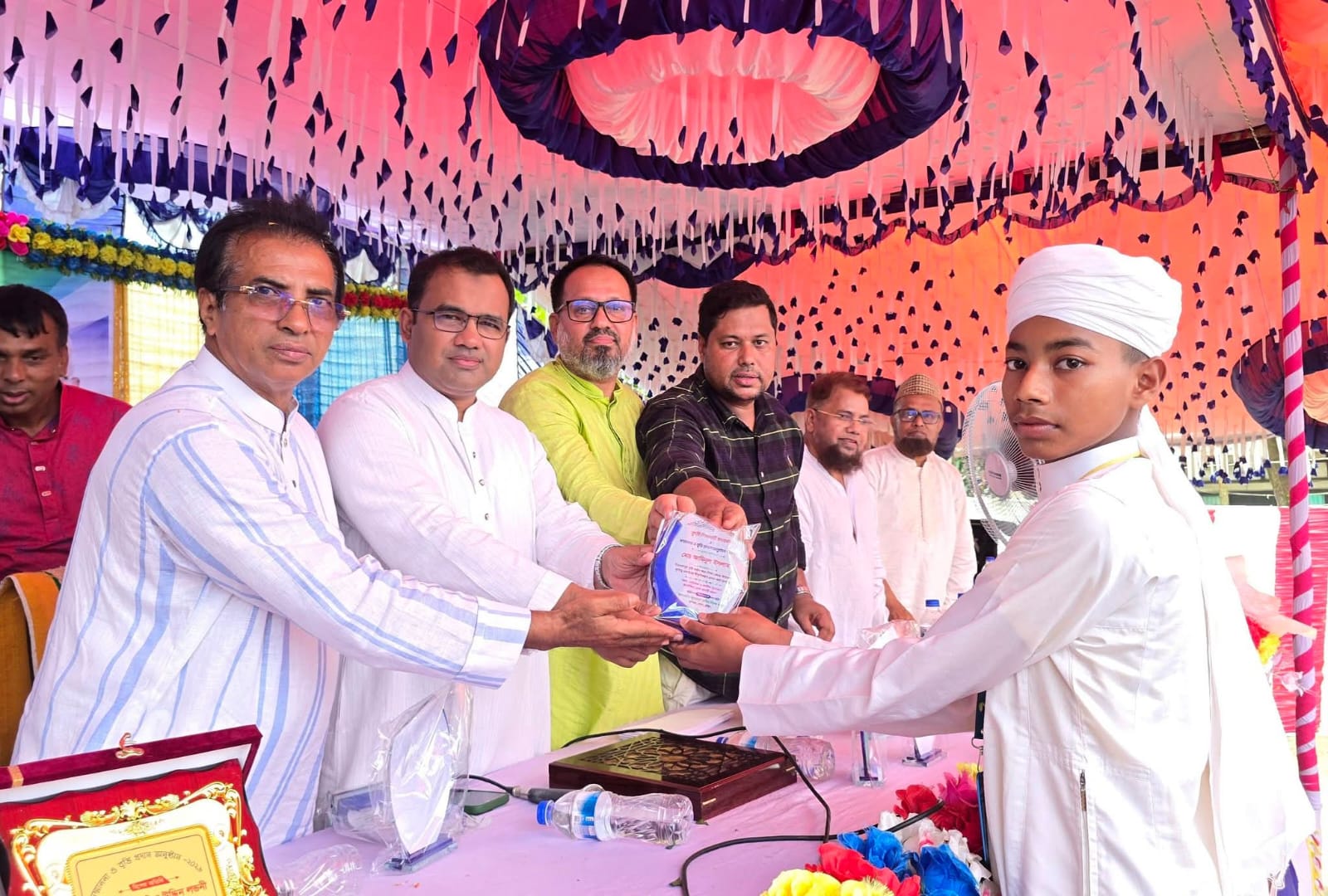 মেঘনায় মাদ্রাসায় কৃতি শিক্ষার্থীদের সম্মাননা ও বৃত্তি প্রদান