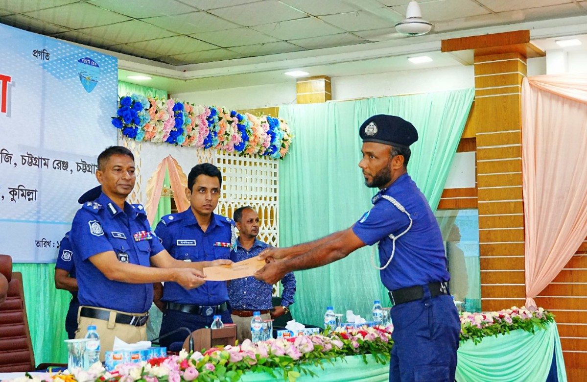 চার ক্যাটাগরিতে জেলার শ্রেষ্ঠ অফিসার হলেন দাউদকান্দি মডেল থানার এসআই রবিউল
