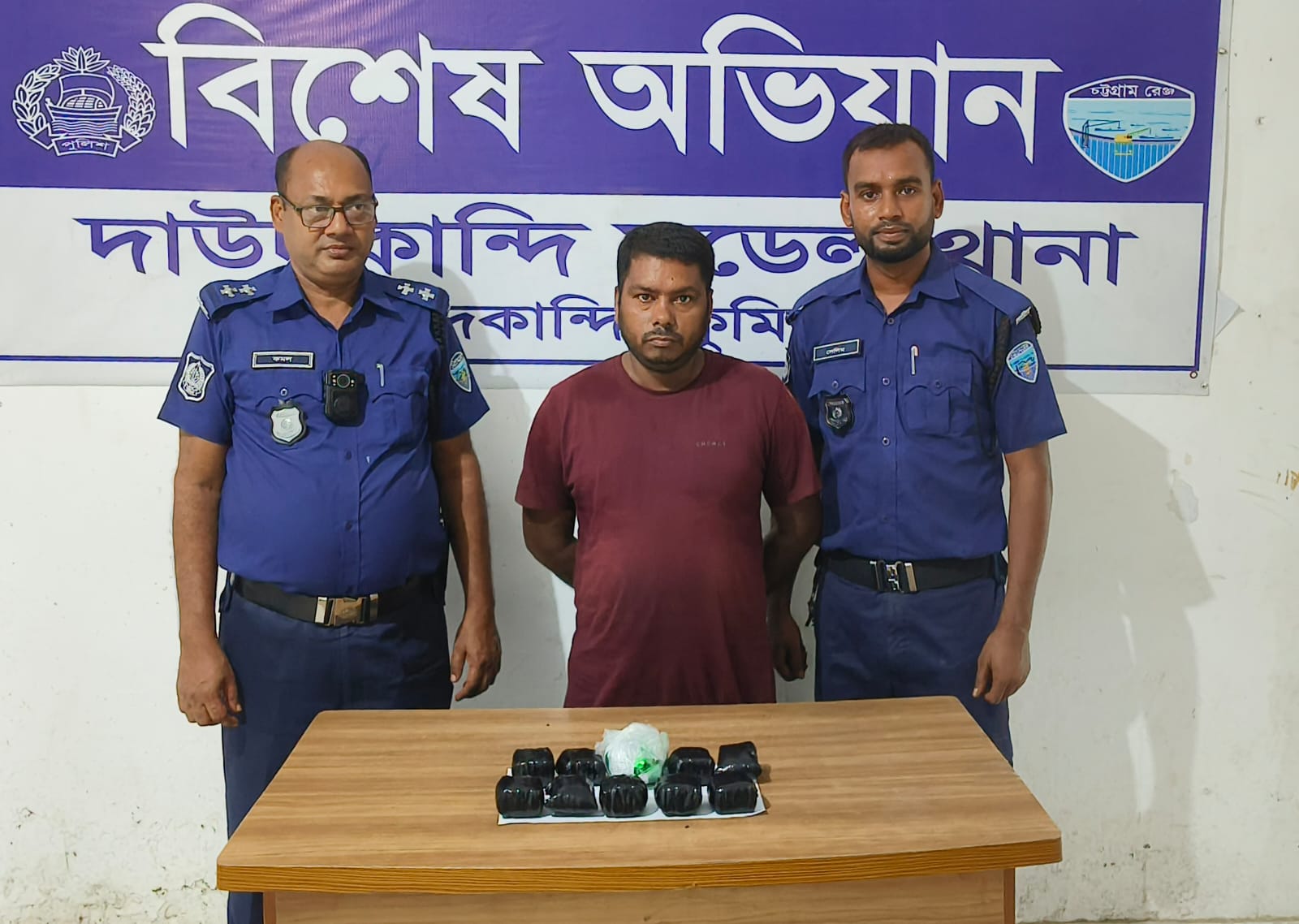 দাউদকান্দিতে ১০ হাজার ইয়াবাসহ যুবক গ্রেপ্তার