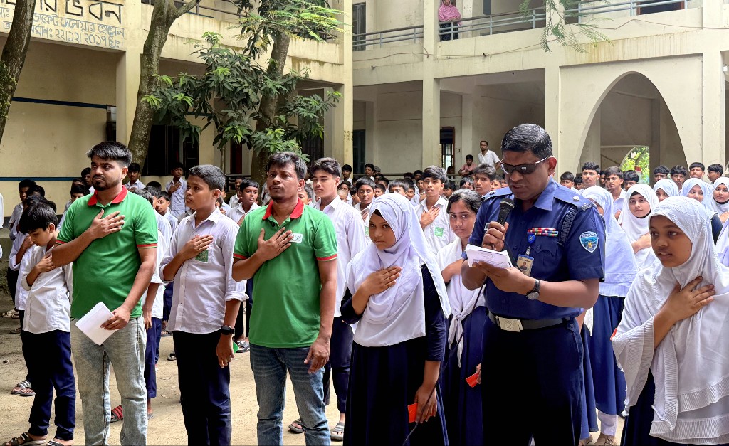 দাউদকান্দিতে স্কুল শিক্ষার্থীদের দেশপ্রেমের শপথ