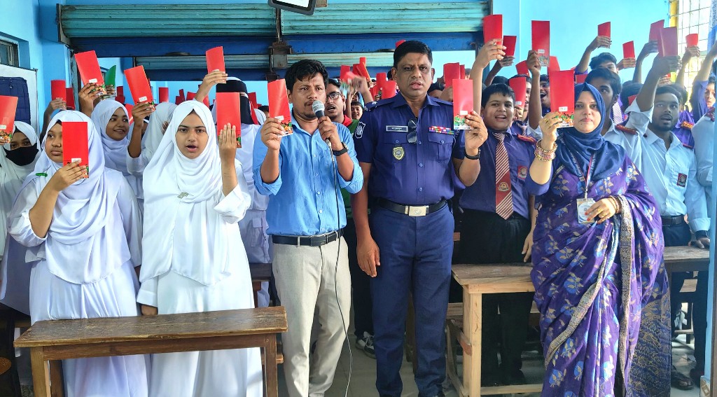 দাউদকান্দিতে কিশোর অপরাধ প্রতিরোধে তারুণ্য সংলাপ ও শপথ