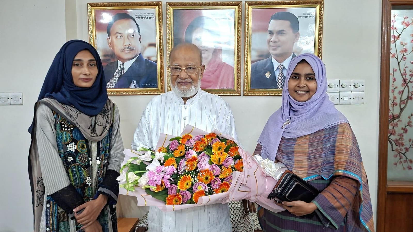 ড. মোশাররফকে ৮১তম জন্মদিনের শুভেচ্ছা জানালেন মেঘনার ইউএনও ও এসি ল্যান্ড