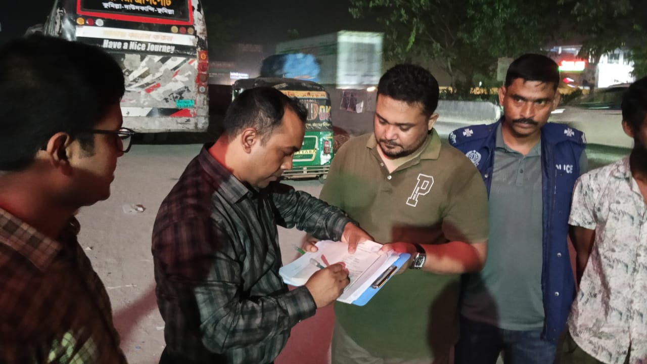 দাউদকান্দিতে মাদক নির্মূলে রাতে মাঠে নামলেন ইউএনও, এএসপি ও ওসি