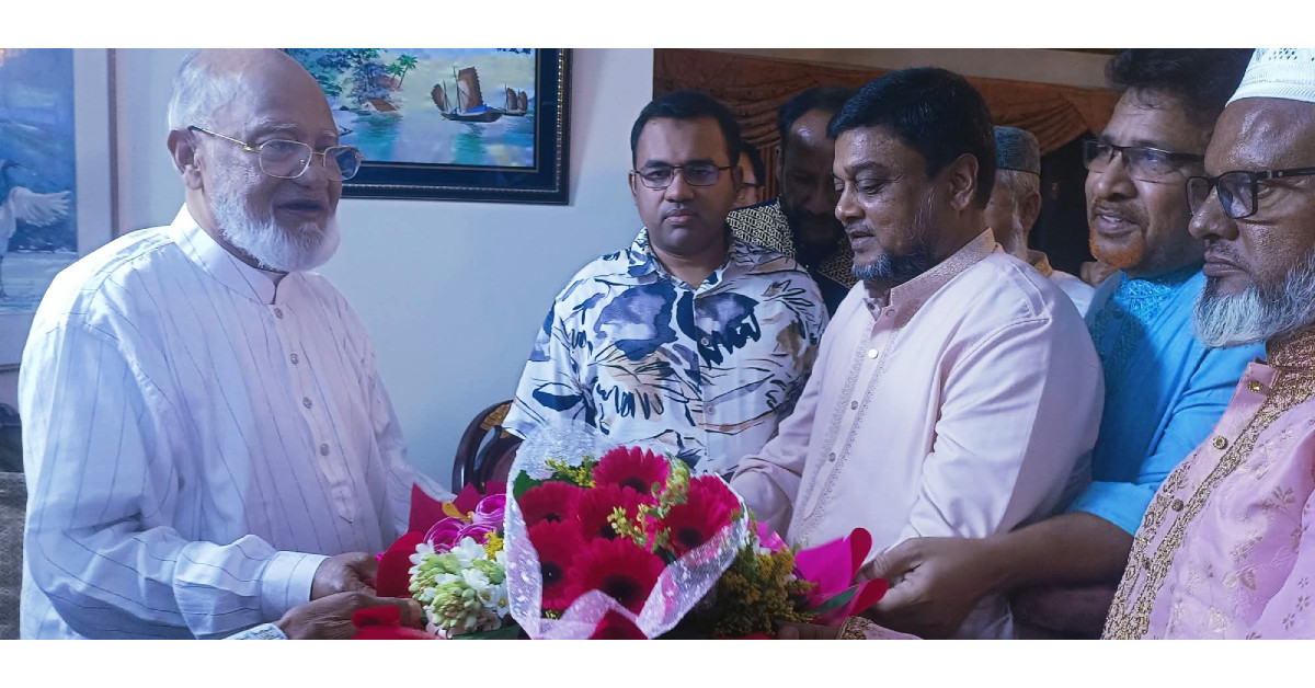মেঘনা বিএনপির ভারপ্রাপ্ত আহ্বায়কের দায়িত্ব পেয়ে ড. মোশাররফকে ফুলেল শুভেচ্ছা জানালেন আব্দুল অদুদ মুন্সী